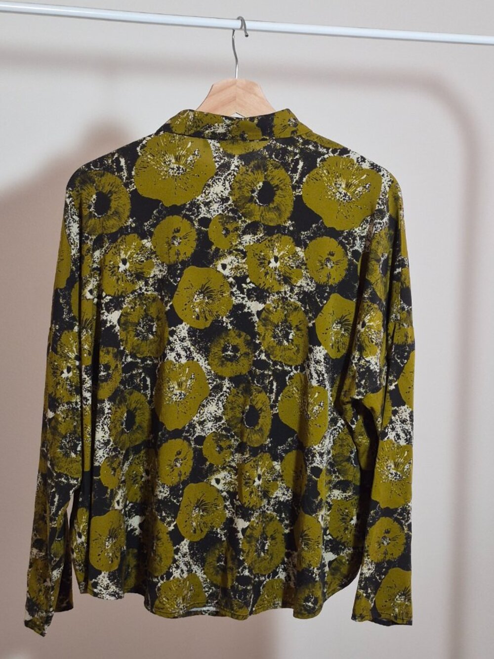 Neirami Button Down Blouse Size I Womens Abstract Print Made in Italy Viscose - Picture 4 of 10